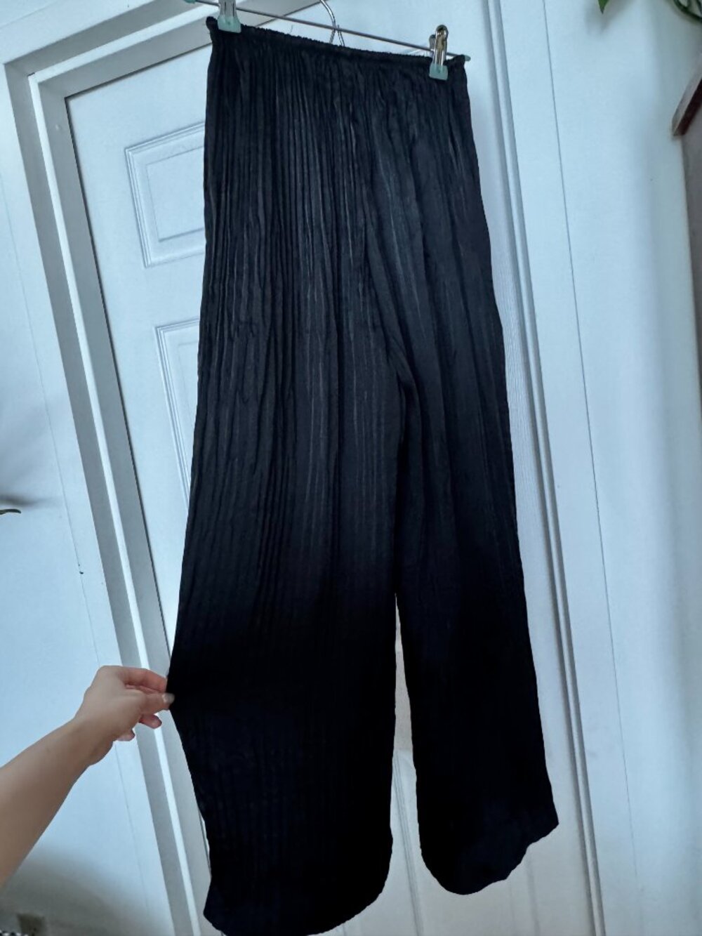 Like new VINCE pleated wide leg pants